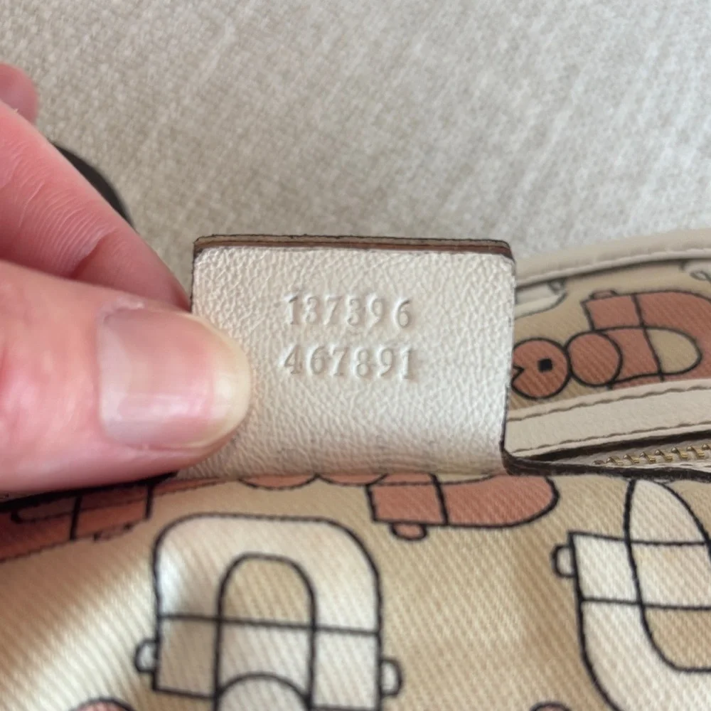 Gucci Beige and White Tote Bag with Starfish Charm EUC! - Picture 8 of 14